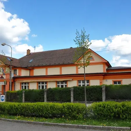 Hotel Lidovy Dum Revnice